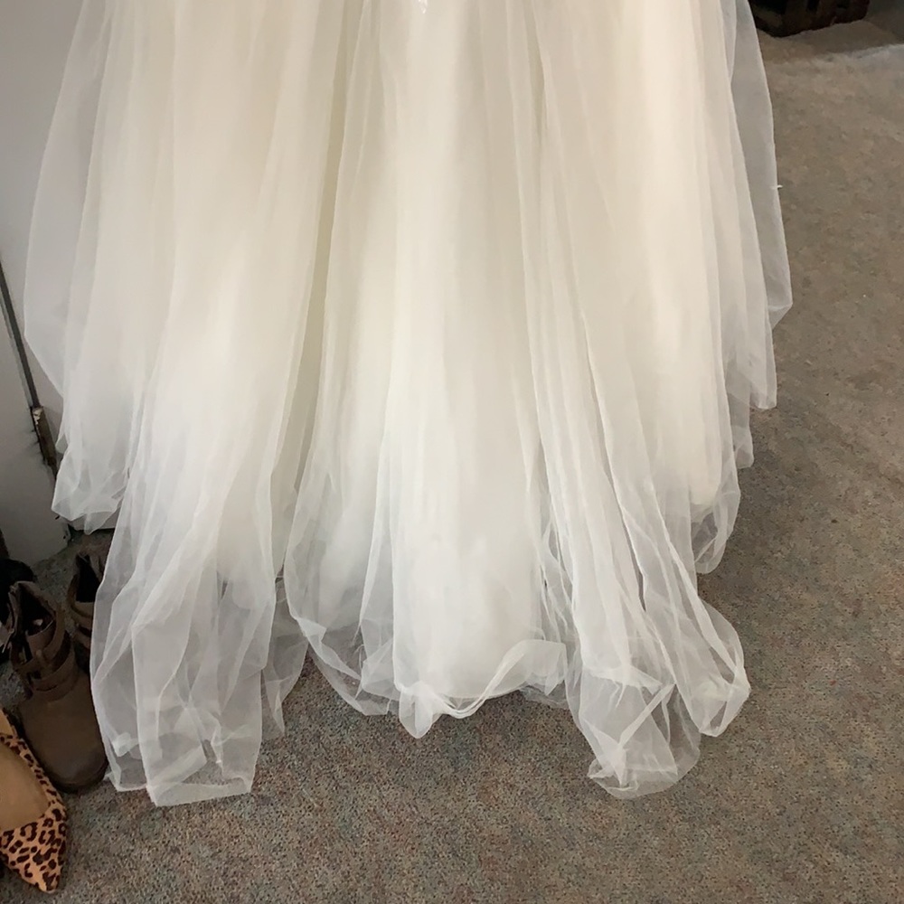 Plus size wedding dress - Picture 9 of 11